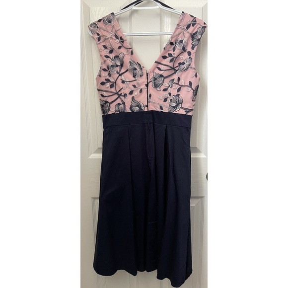 Le Chateau NWT Size Small - Picture 2 of 2